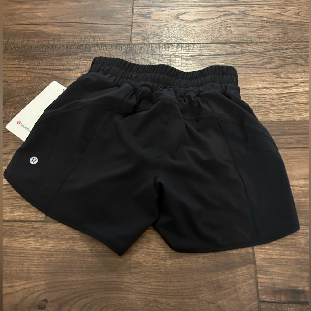lululemon black 5” size 4 track that shorts NEW WITH TAGS